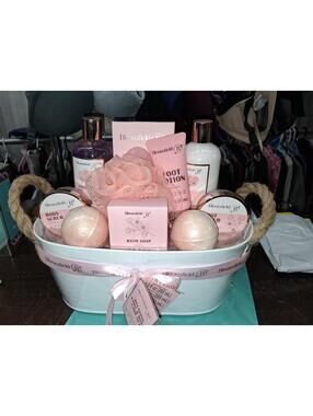 NEW BIG Bloomfield Bath Foot Body Soap Lotions Wash in Tin Basin Gift Set